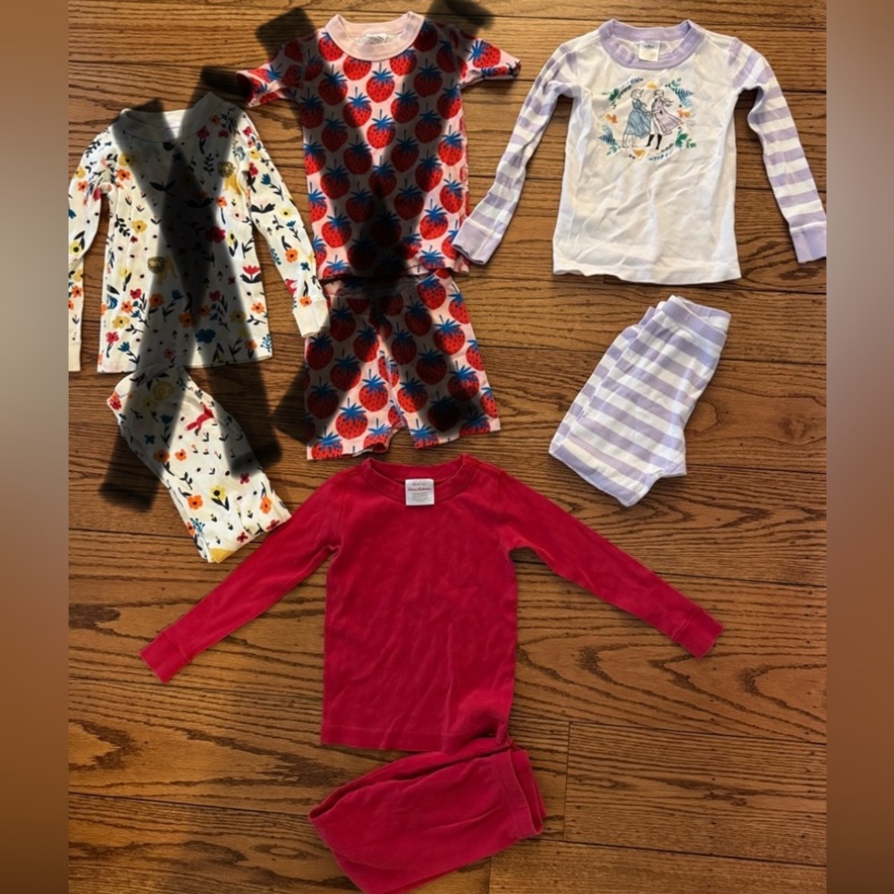 2 pairs of Hanna Andersson pajamas size 4